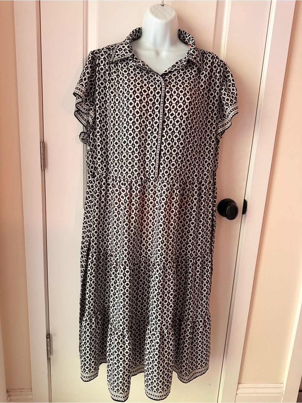 Max Studio Black and White Printed Short-Sleeve Midi Dress